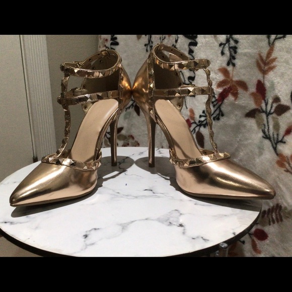 Gold heels - Picture 7 of 8
